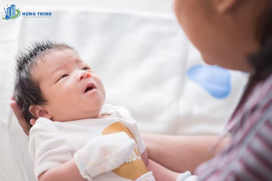 Người giúp việc cần có kỹ năng chăm sóc trẻ sơ sinh đúng cách