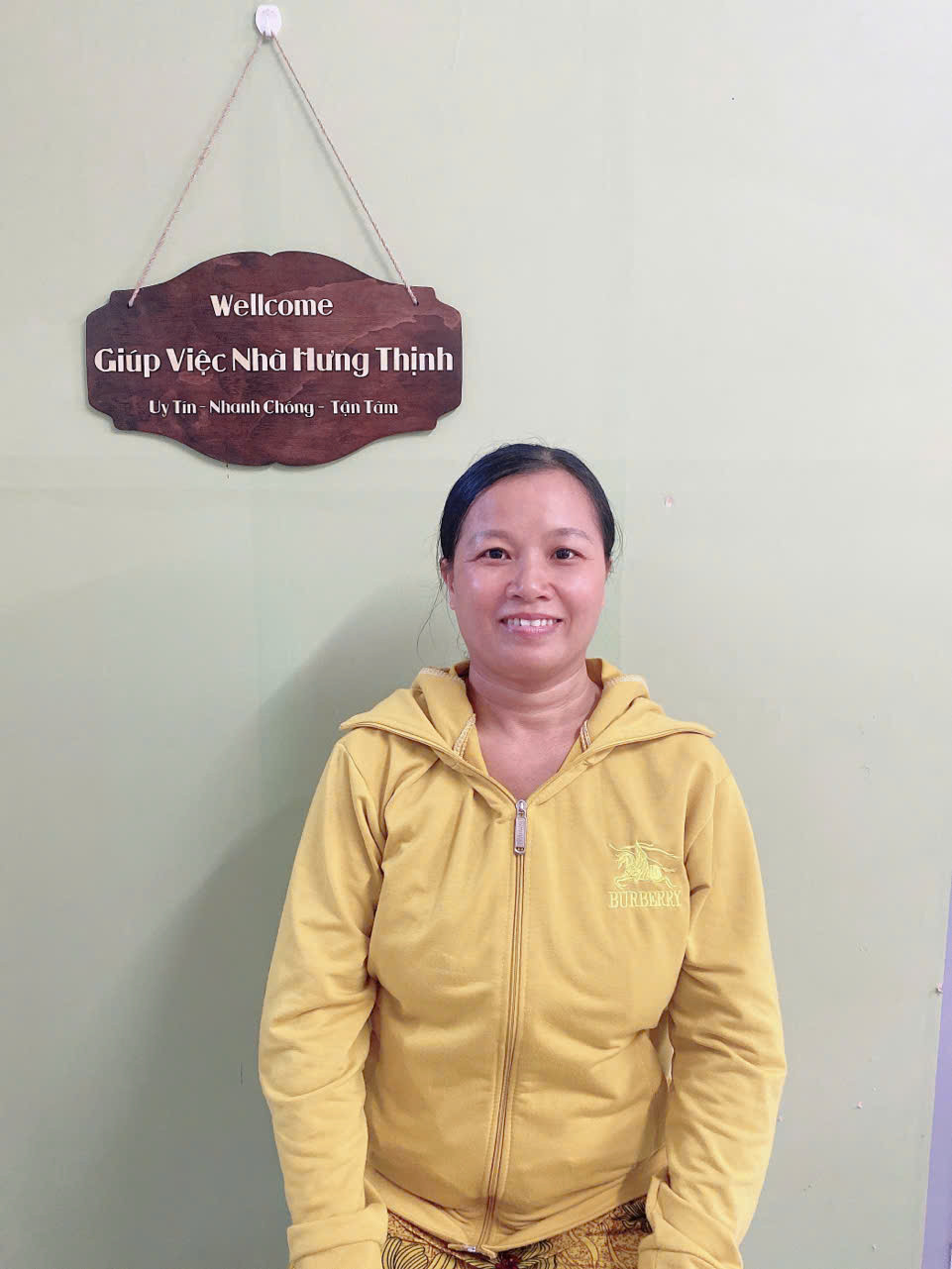 Bàn Thị Hoa tìm việc