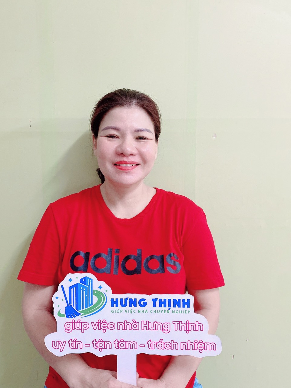 Trần Thị Diệu Hồng- 1978- Huế - Có Bằng hộ lý, chuyên chăm người già, người bệnh