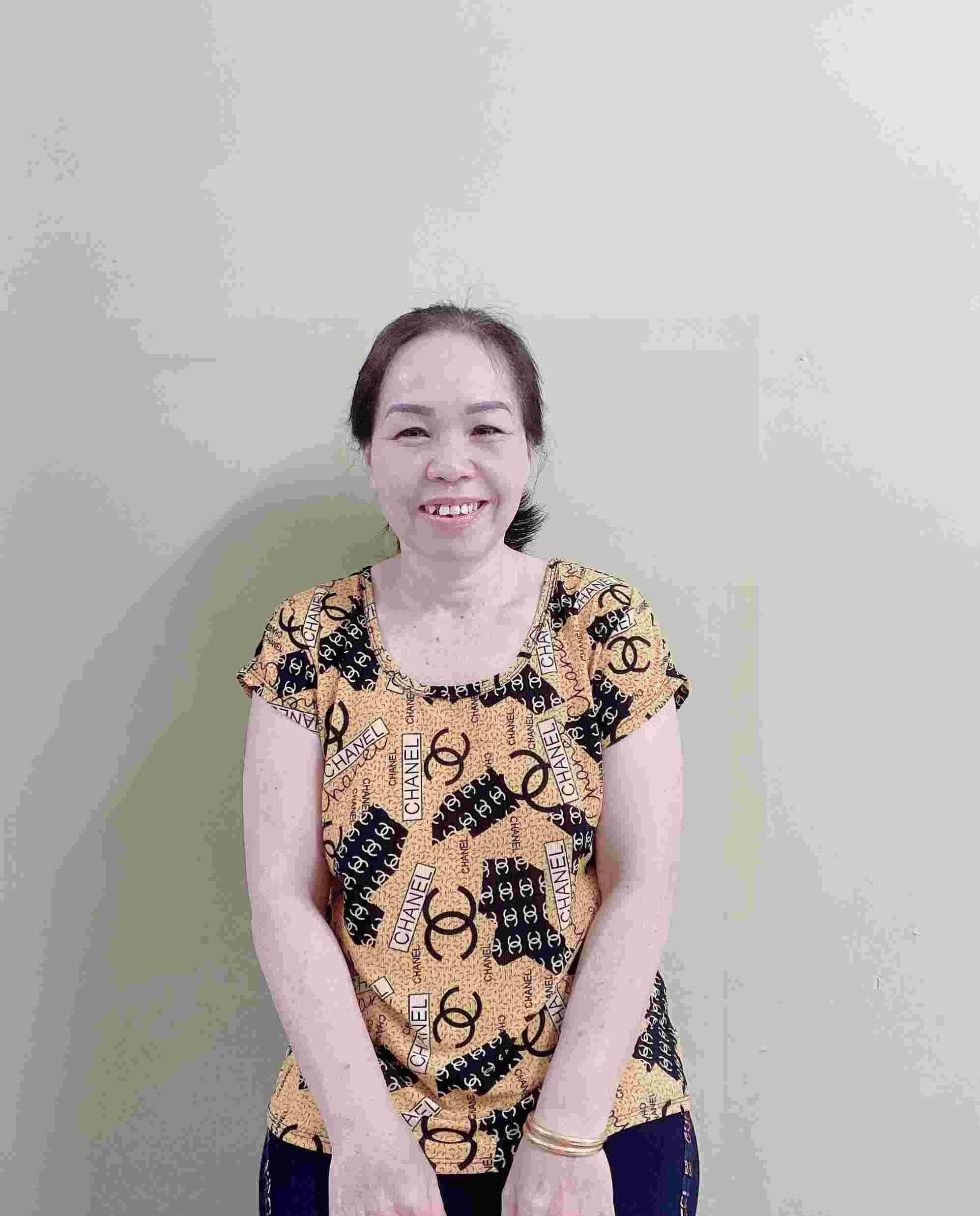Cô Trần Ngọc Tuyết, sinh năm 1977, quê Đắk Lắk, chăm bà tận tâm - chuyên nghiệp