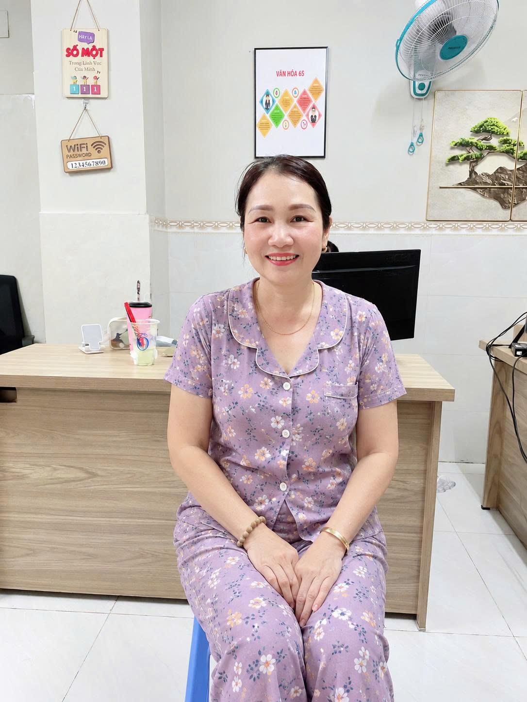 Chị Nguyễn Thị Hồng Loan - 1971 -  ở Huế - Trình độ 12/12 - Cô nấu ăn rất ngon, giúp việc nhà chăm bé giỏi