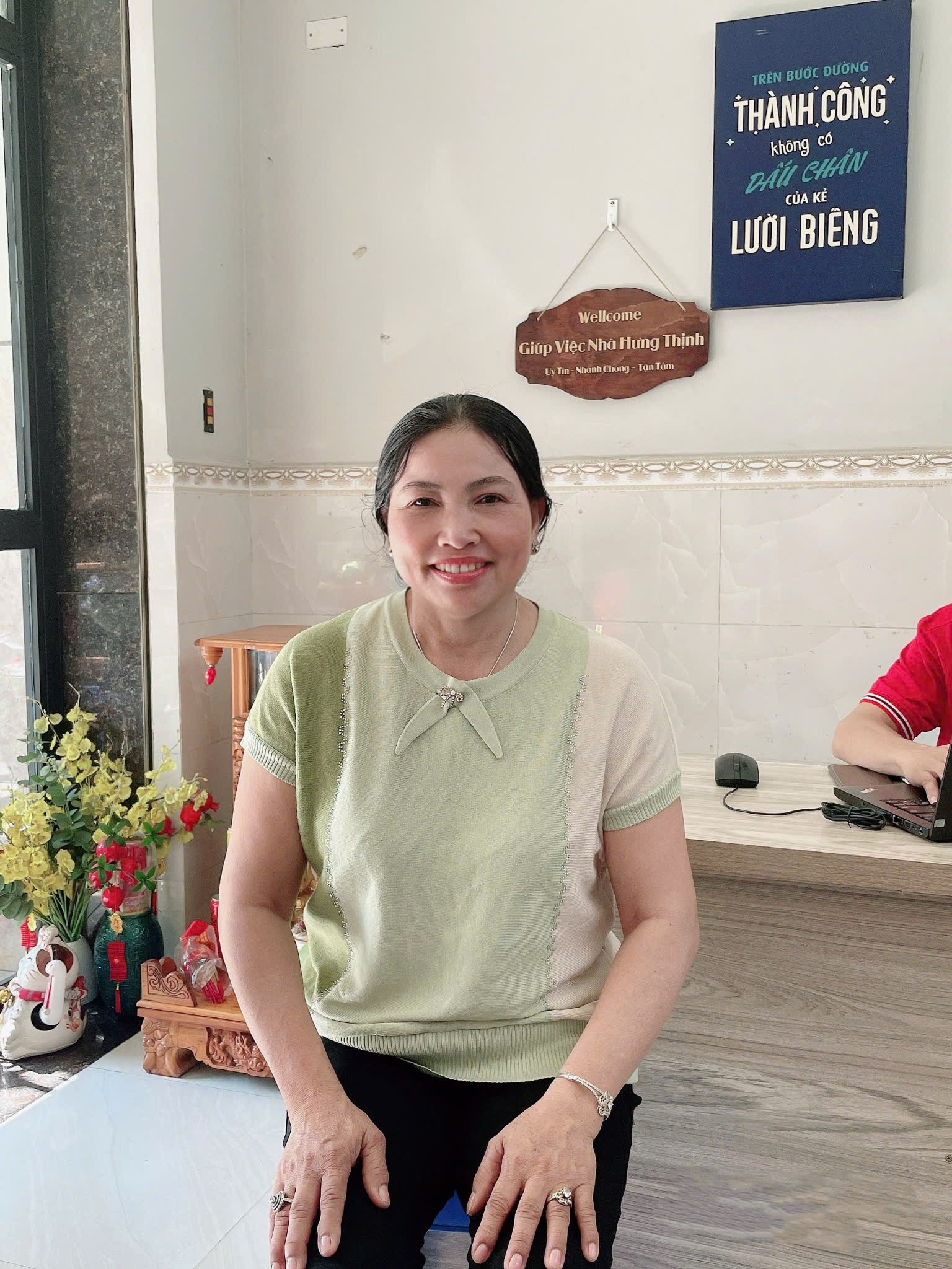 Chị Phạm Thị Cúc Hoa - 1976 - An Giang - chuyên giúp việc nhà - chăm  bé
