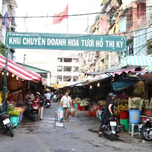 Hôm nay có chị nào nhận việc đi làm ngay được không !!! Gia đình em ở quận 10 gần chợ Hồ Thị Kỉ cần gấp cô giúp việc nhà