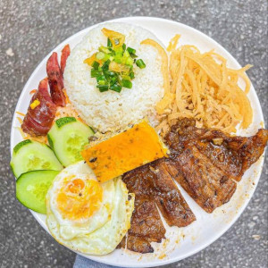 Tuyển gấp 1 cô nấu ăn ngon đi làm bao ăn ở lại ạ