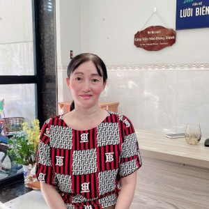 Em đang tìm việc cho chị Hồng mới ở quê lên ạ