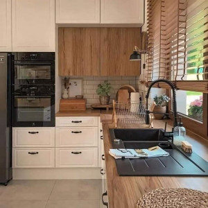 NHÀ CÓ HAI MẸ CON CẦN TÌM GẤP 1 CHỊ GIÚP VIỆC ĐI LÀM BAO ĂN Ở LẠI