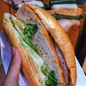 CẦN GẤP CHỊ GIÚP VIỆC LÀM Ở LẠI ÍT VƯỚNG BẬN GIA ĐÌNH ĐI LÀM LUÔN HÔM NAY NHA