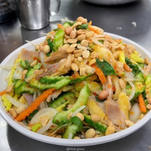 Trên Đường Lạc Long Quân Ở Quận 11. Nhà Em Tuyển Ngay 1 Chị Giúp Việc Nhà ( Bao Ăn Ở)