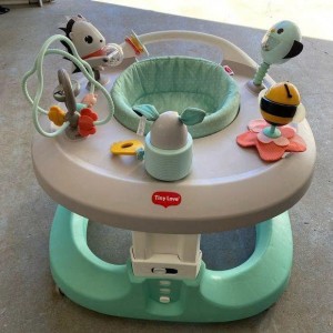 Vợ chồng e cần tìm 1 cô/chị chăm bé gần 1 tuổi bao ăn ở lại ở chung cư Quân Đội Quận Gò Vấp Lương 12 Triệu ạ