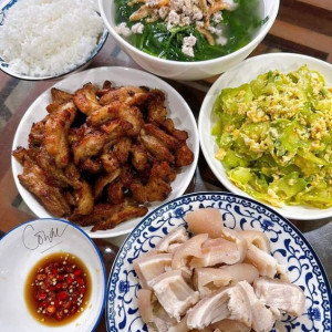 TRONG HÔM NAY EM CẦN TÌM GẤP 1 CHỊ CHUYÊN GIÚP VIỆC NHÀ TẠI QUẬN 1 