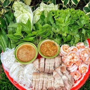 Tuyển gấp 1 cô giúp việc nhà bao ăn ở lại ạ