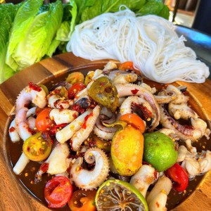 Tuyển gấp 1 cô chăm bé bao ăn ở lại ạ