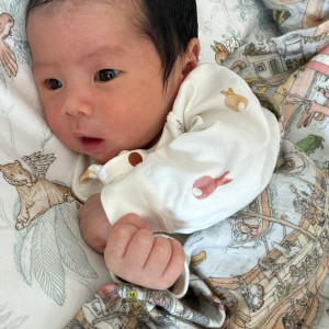 VỢ EM CHUẨN BỊ ĐI LÀM LẠI NÊN TUYỂN GẤP CÔ CHĂM BÉ 7 THÁNG TUỔI