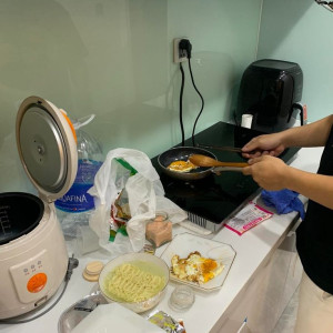 Trong hôm nay em cần một chị về làm nội trợ cho nhà em ở đường Tân Hải Quận Tân Bình 