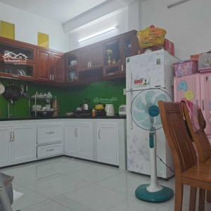 Em Thật Sự Rất Cần Một Cô Giúp Việc Làm Ăn Ở Lại Ở Ngay Chợ Thủ Đức Luôn