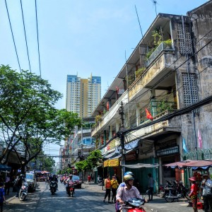 Nhà mặt phố có 1 lầu trên đường Nguyễn Trãi Quận 5, tuyển gấp cô giúp việc nhà ăn ở lại