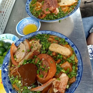 Hôm nay gia đình con có 4 người lớn thường xuyên đi làm về trễ hiện đang ở nhà 1 trệt 1 lầu ngay đường Tự Lập quận tân bình