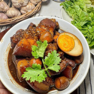 Gia đình em đang tuyển gấp , cô nào lm được alo e nha