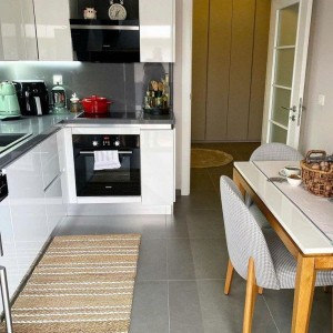 Em cần 1 chị việc nhà trên đường Nguyễn Hồng Đào Quận Tân Bình lương 13 triệu em bao ăn ở lại ạ