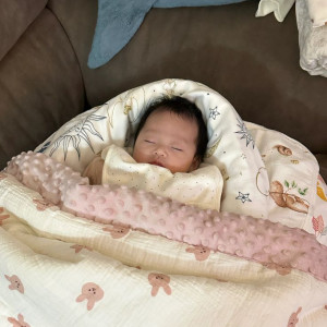 Nhà có 2 mẹ con hiện đang ở vinhome tân cảng bình thạnh đang cần thuê cô bảo mẫu đi làm ngay.