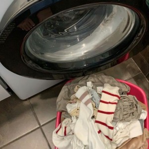 - Nhà 1 trệt 1 lầu cần tìm chị giúp việc nhà, nấu ăn, dọn dẹp nhà cửa.