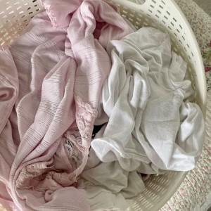 Cuối tuần em cần 1 cô giúp việc nhà bao ăn ở. Lương khởi điểm từ 11 triệu trở lên không yêu cầu kinh nghiệm