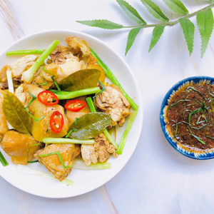 tìm gấp người làm việc Ở LẠI - QUẬN 2 - lương khởi điểm 11tr