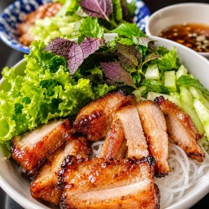 Nhà mặt phố có 1 gác lửng ở đường Nguyễn Kiệm Phú Nhuận cần cô giúp việc nhà làm ở lại