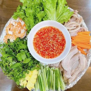 Gia đình em đang tuyển gấp ạ
