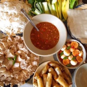 Tuyển gấp 1 cô chuyên chăm bé giỏi ạ