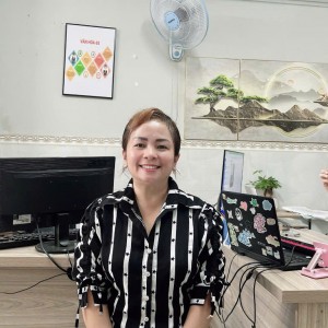 Em đang tìm việc cho chị Thoa mới ở quê lên ạ