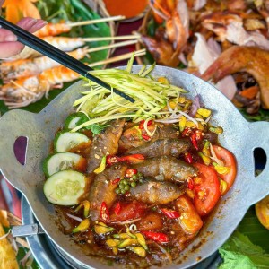 Nhà em đang tìm 1 cô giúp việc làm ăn ở lại về phụ việc nhà tại chợ Ba Đình- Quận 8 luôn nha