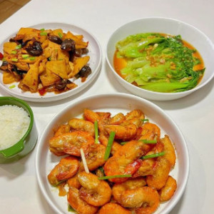 Tuyển Gấp 1 Cô Nấu Ăn Đơn Giản Cho 3 Mẹ Con Ạ Đi Làm Bao Ăn Ở Lại A
