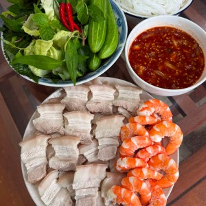 GIA ĐÌNH TOÀN NGƯỜI LỚN TÌM CHỊ VỀ LÀ VIỆC NHÀ  LƯƠNG THÁNG 14 TRIÊU