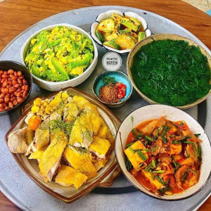 Cần gấp 1 cô nấu ăn ngon làm lâu dài đi làm bao ăn ở lại ạ