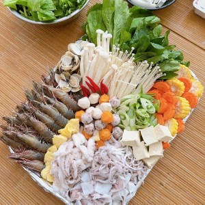 Tuyển gấp 1 cô nội trợ cho gđ em ạ