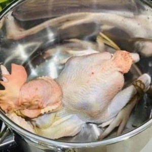 Gia đình em cần gấp 1 cô chăm bé ạ