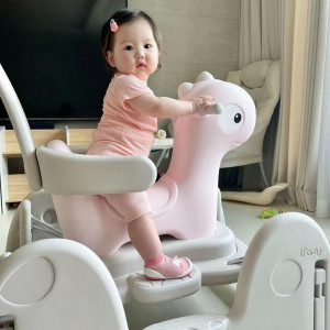 Nhà e Quỳnh cần tìm 1 chị trông em bé, ngay đối diện chợ Phạm Văn Hai Quận Tân Bình Lương 11 Triệu