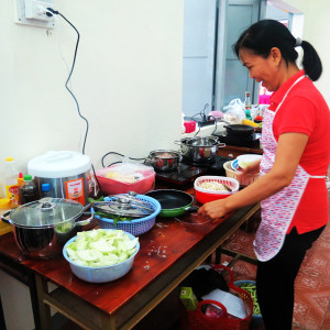 Em Tha Thiết Tìm Chị Về Làm Việc Nhà + Nấu Ăn
