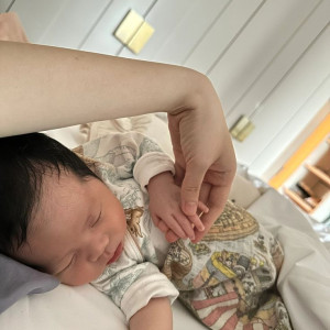 NHÀ MẸ ĐƠN THÂN ĐANG CẦN TUYỂN 1 CHỊ VỀ PHỤ TRÔNG COI BÉ VỚI EM