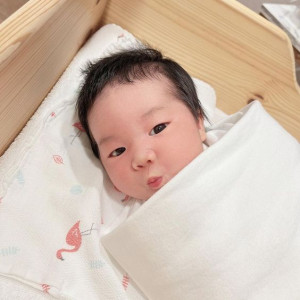 Tìm cô chăm con em được 2 tháng tuổi mà khó quá. Có cô nào nhận đi làm ngay được không