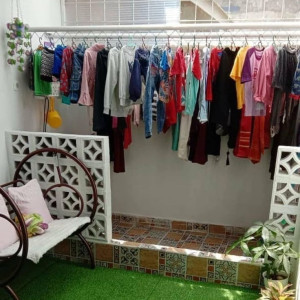 Cần tìm cô dưới 60 tuổi về dọn dẹp nhà cửa cho gia đình có 2 vợ chồng và 1 con lớn năm nay 16 tuổi