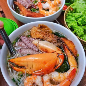 Tuyển gấp 1 cô nấu ăn ngon cho gđ em ạ