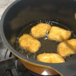 Nhà Mặt Tiền Có 1 Lầu Ở Đường âu Cơ Quận Tân Bình- Đang Cần Cô Về Lau Chùi Nhà Cửa