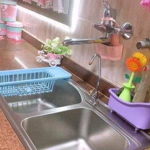 Gia đình cần tìm một cô giúp việc nhà làm ăn ở lại luôn. Gia đình gồm: 2 vợ chồng và 2 cháu đã lớn được 8 tuổi và 10 tuổi đều đi học đi lm đến chiều mới về