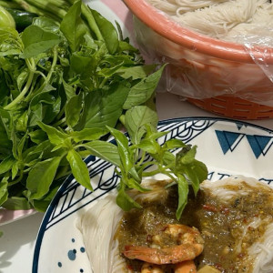 Em chào các cô, các chị ạ! Em đang cần tìm một người giúp việc nhà thật thà, chăm chỉ ở khu vực quận 2.