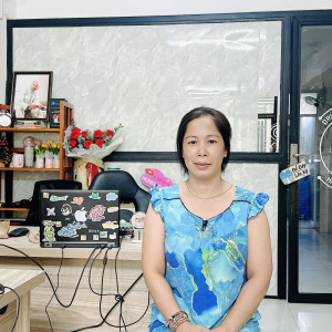 Em đang tìm việc cho chị gái em ạ