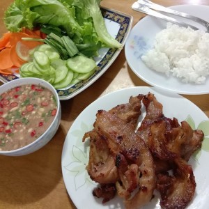 Trong sáng nay em cần tìm gấp 1 chị giúp việc chuyên nấu ăn dọn dẹp BAO ĂN Ở LẠI