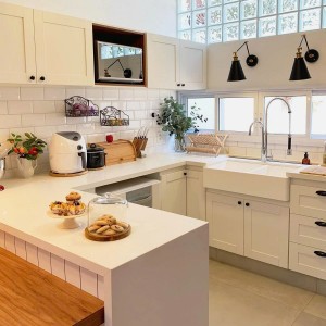 Cần 1 Cô Phụ Quán Xuyến Công Việc Nhà Ở Ngay Chợ Hoàng Hoa Thám Quận Tân Bình. Lương 13 Triệu Bao Ăn Ở Lại