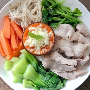 Tuyển gấp 1 cô nấu ăn bao ăn ở lại ạ